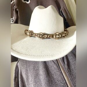 Hat strap Deepa Gurnani handmade by artisans in India Sz S-M.